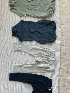 6-9 Month Baby Bundle - Little Planet Bodysuits & Honest Baby Joggers